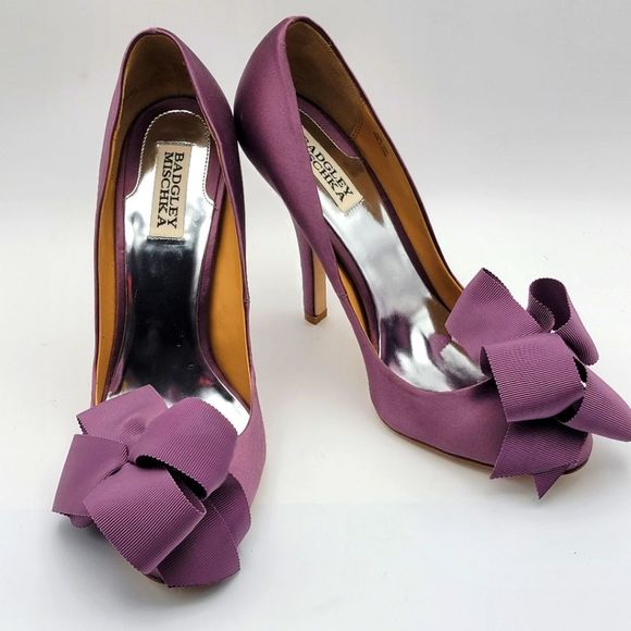 Badgley Mischka Shoes - NWOT Badgley Mischka Purple Pump with Bow Size 9.5M. S927